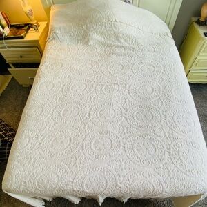 Cannon Vintage 1960s Bedspread, Off White, Cotton, w/Fringe 3 Sides. 106x93. EC